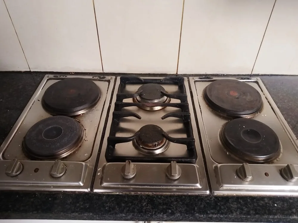 Technician providing oven repair service in Durban North